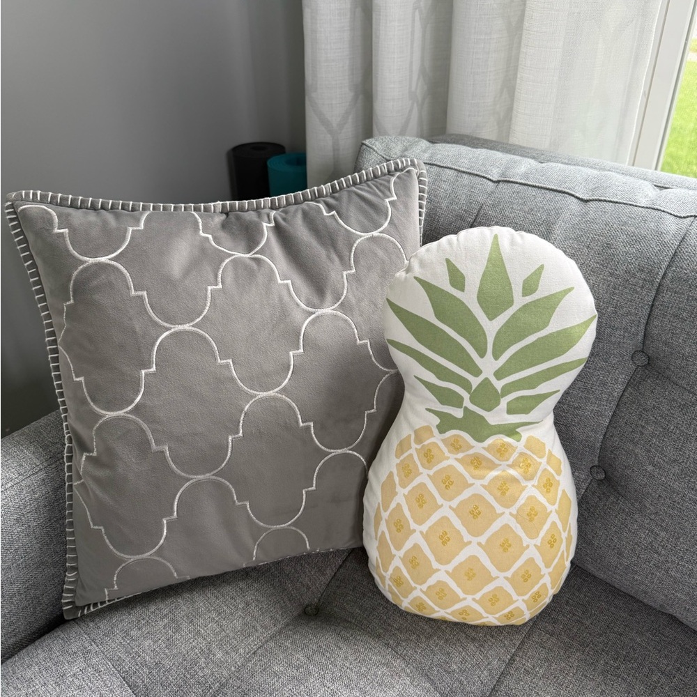 Decorative Pineapple Accent Pillow